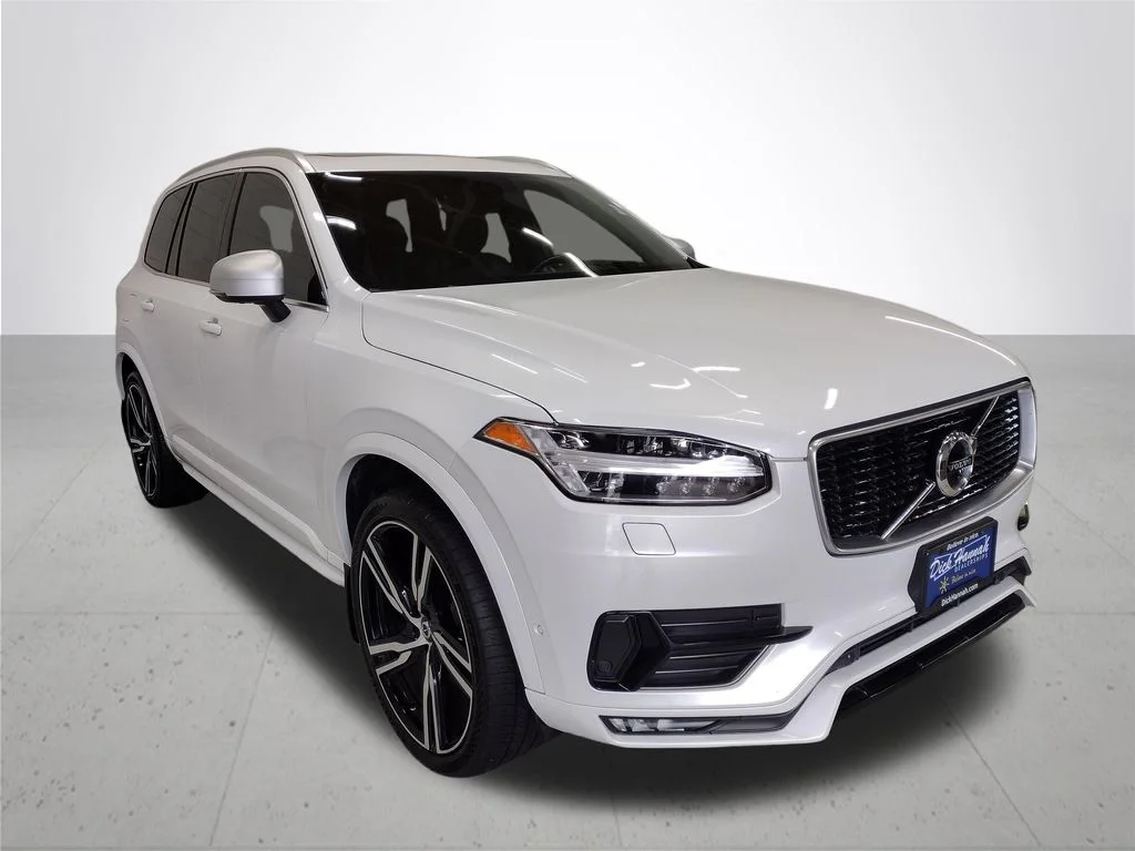 Used 2019 White Volvo T6 R-Design image 4