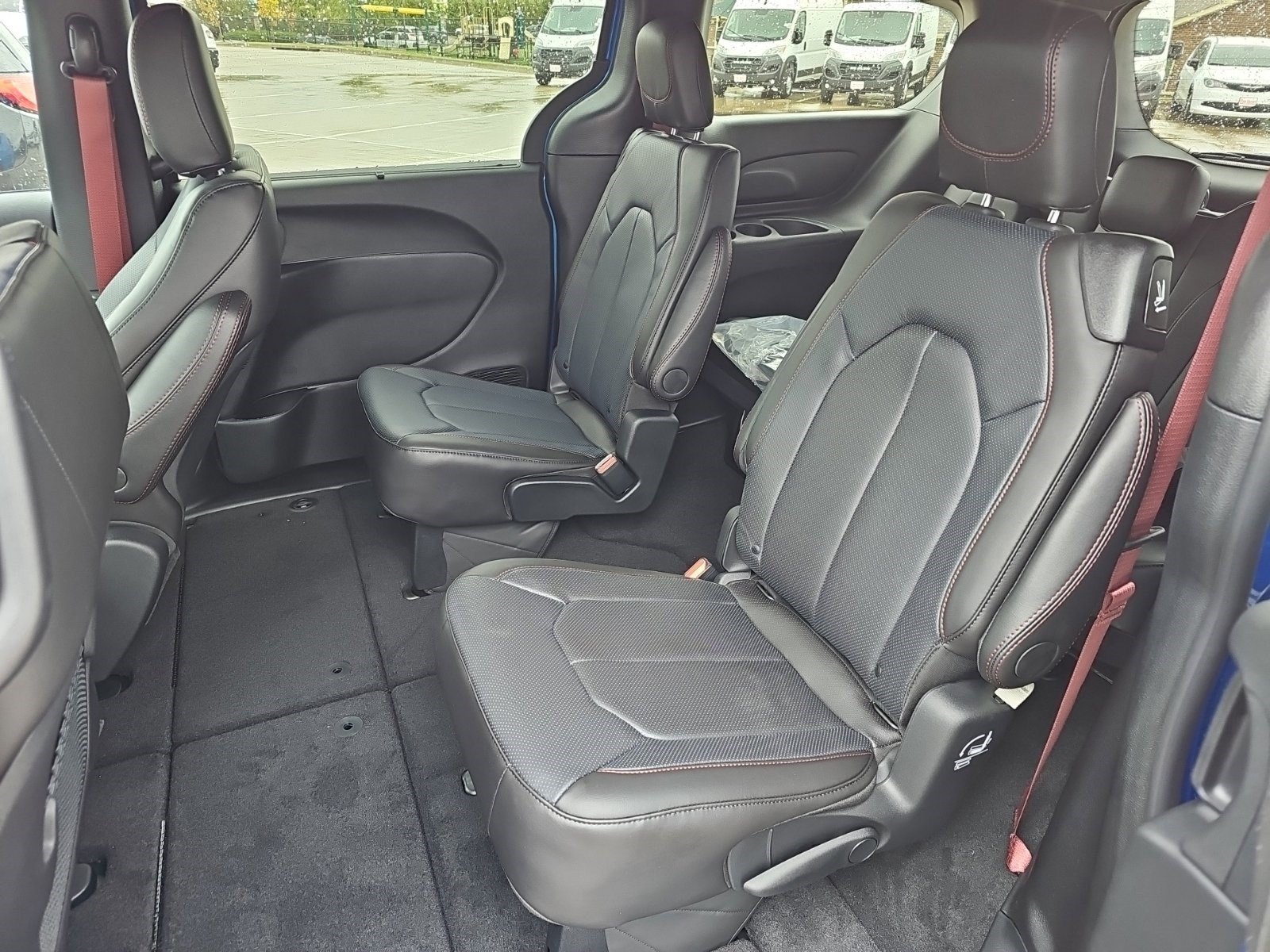 New 2027 Hydro Blue Pearlcoat Chrysler Select image 10