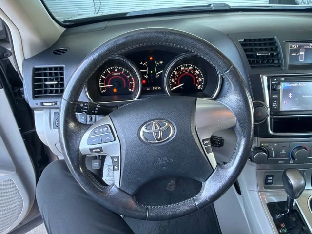 Used 2013 Gray Toyota SE image 4