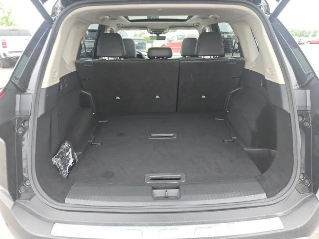 Used 2023 Black Nissan Platinum image 12