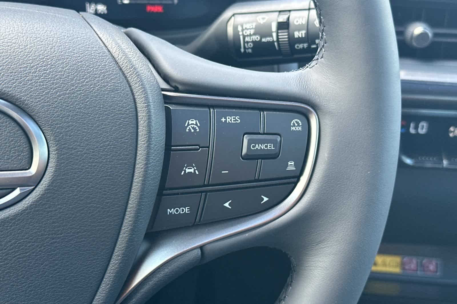 2025 Lexus UX 300h Premium - Photo 16