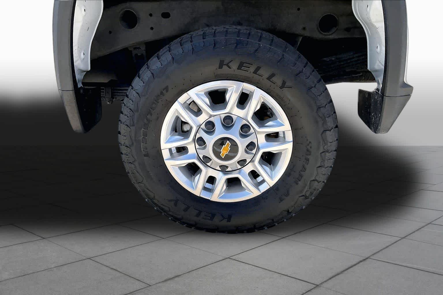 Used 2023 Summit White Chevrolet LT image 11