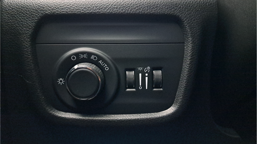 Used 2023 White Jeep Laredo image 23