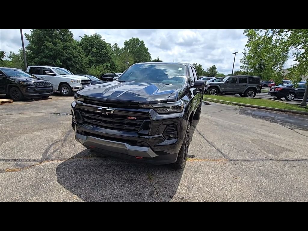 Used 2025 Black Chevrolet Z71 image 3