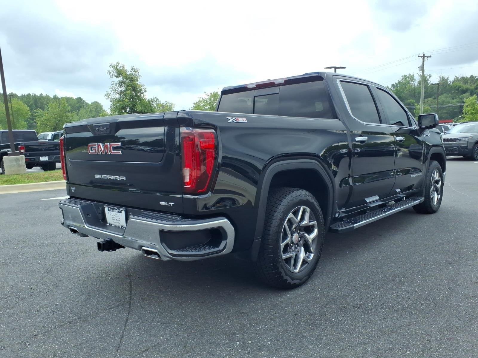 Used 2023 Onyx Black GMC SLT image 2