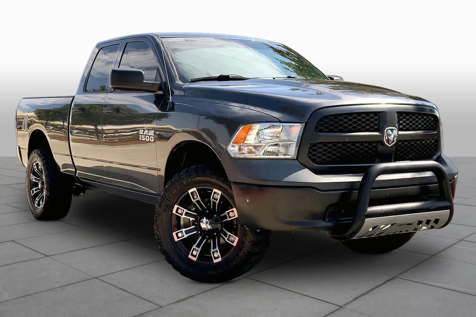 Used 2018 Granite Crystal Metallic Clearcoat Ram Tradesman image 3