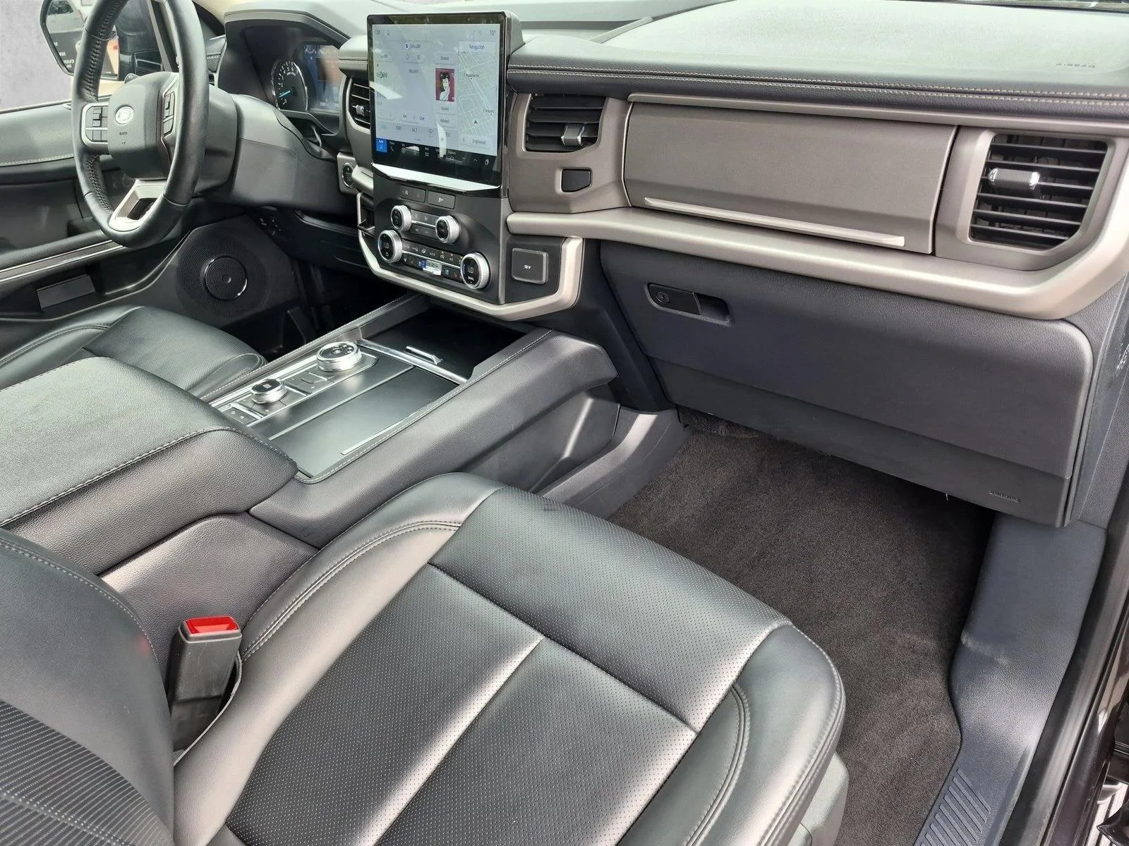Used 2024 Dark Matter Gray Metallic Ford XLT image 25