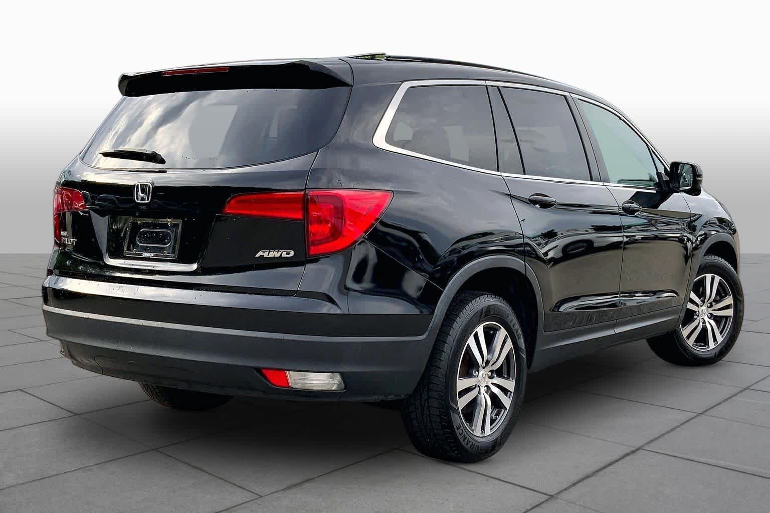 Used 2018 Crystal Black Pearl Honda EX-L image 13