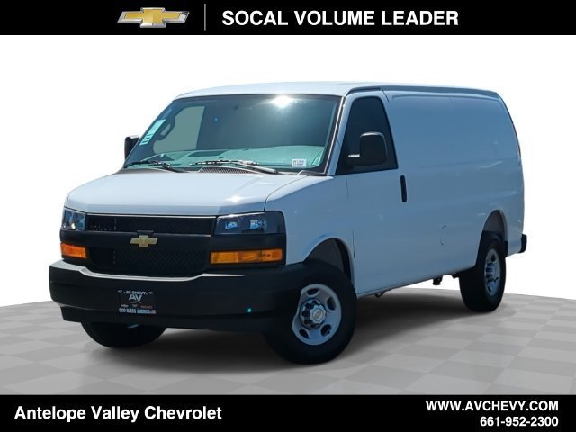 New 2026 Summit White Chevrolet WT image 1