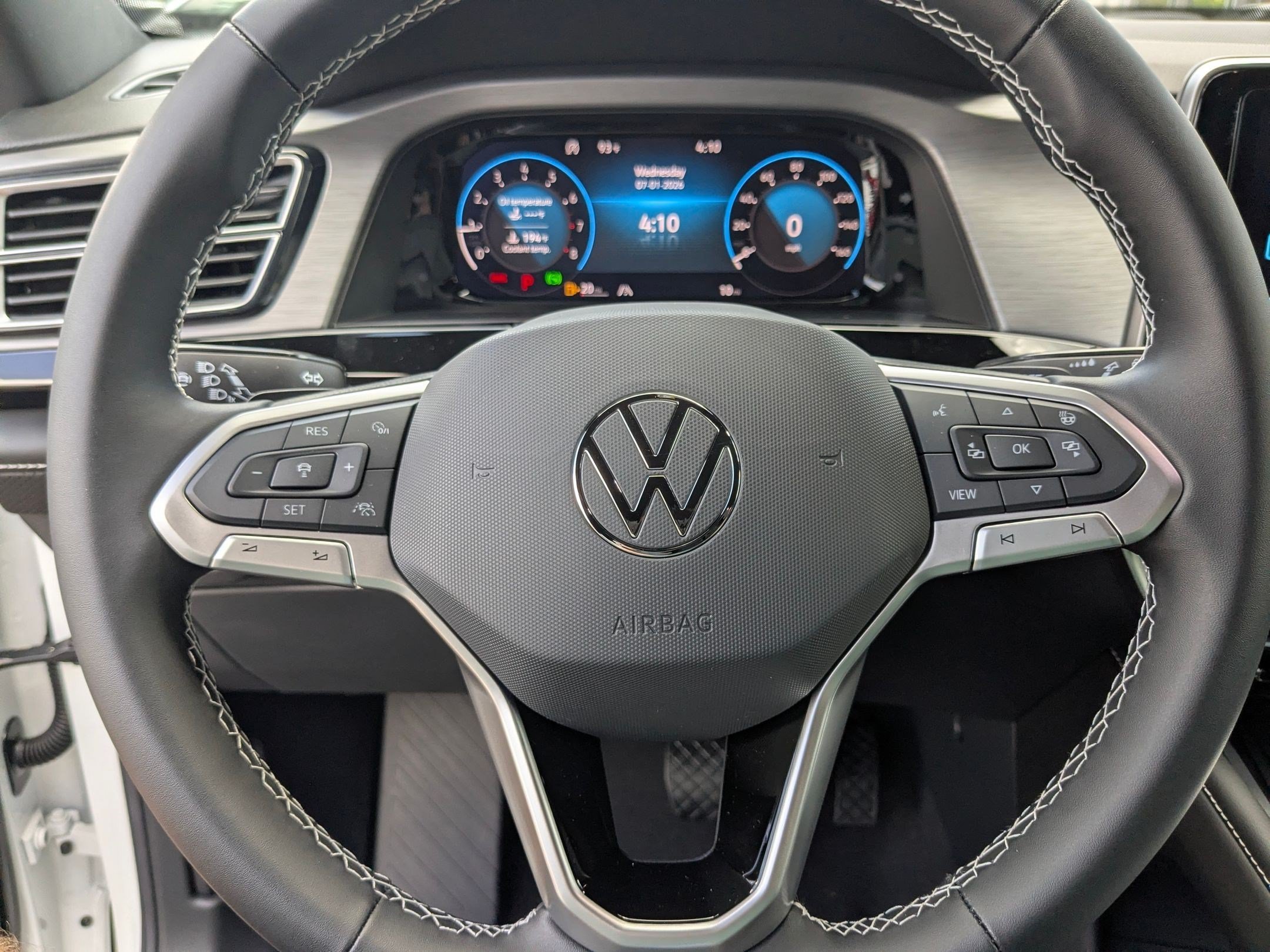 New 2026 Opal White Pearl Volkswagen 2.0T SE w/Technology image 9