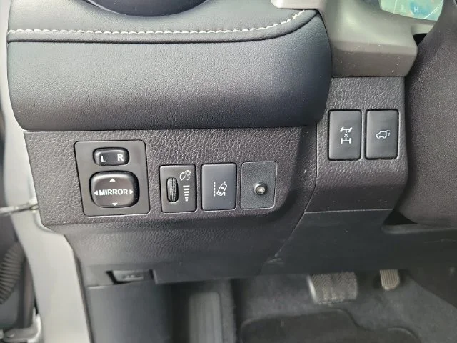 2017 Toyota RAV4 Limited - Photo 25
