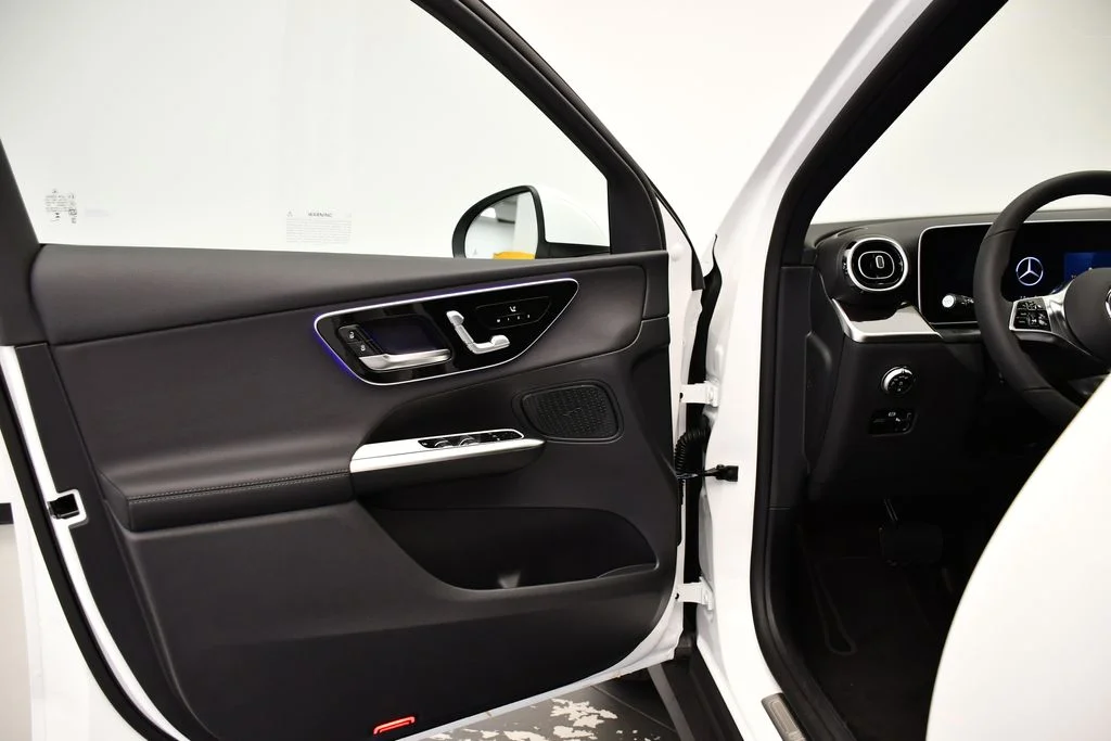 New 2026 Polar White Mercedes-Benz GLC 300 image 31