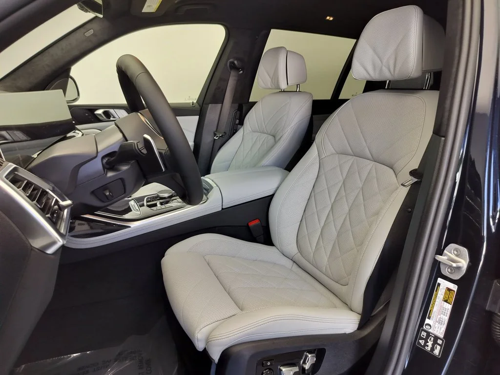 New 2027 Carbon Black Metallic BMW xDrive40i image 9