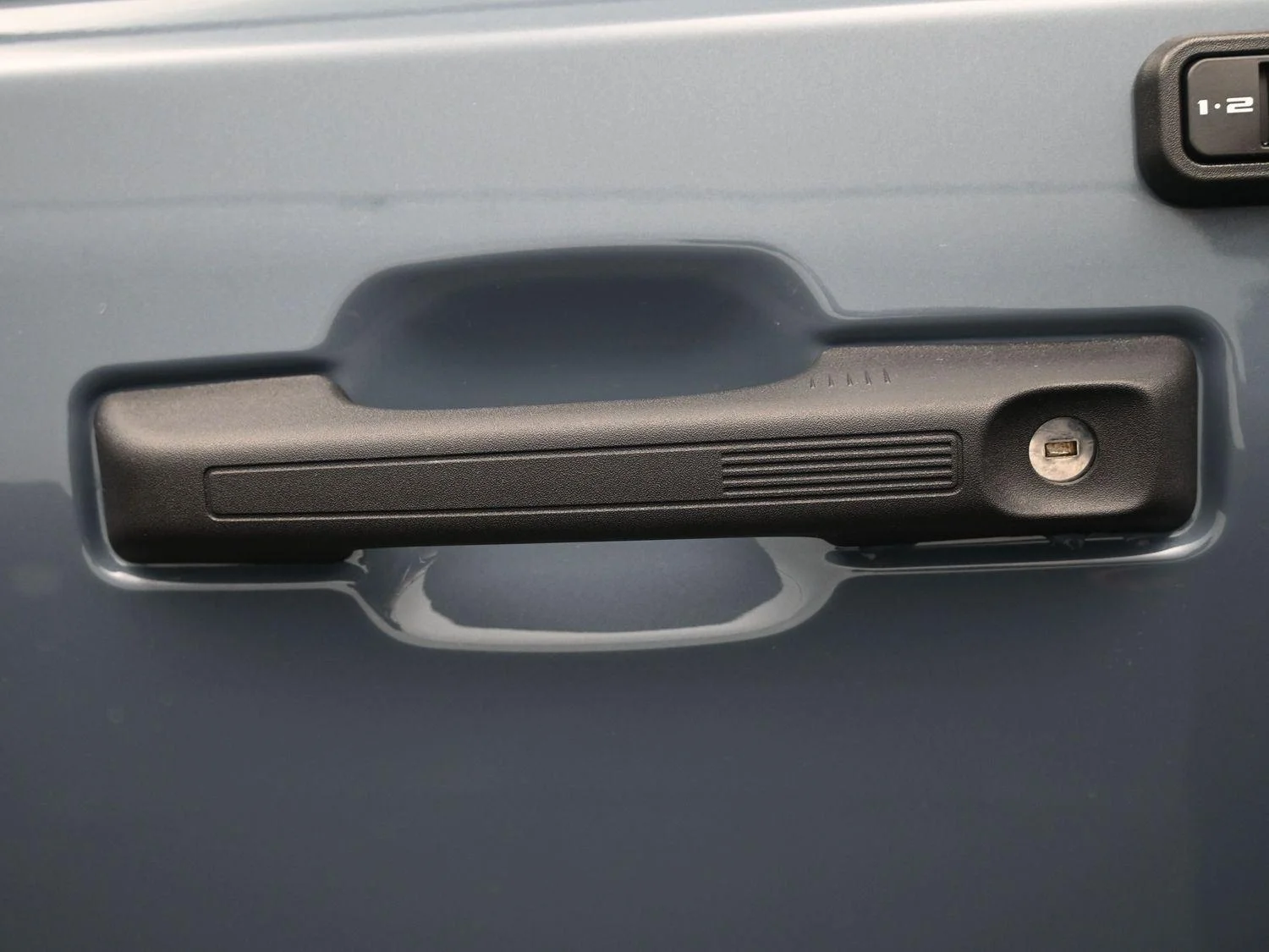New 2026 Azure Gray Metallic Tri-Coat Ford XLT image 17
