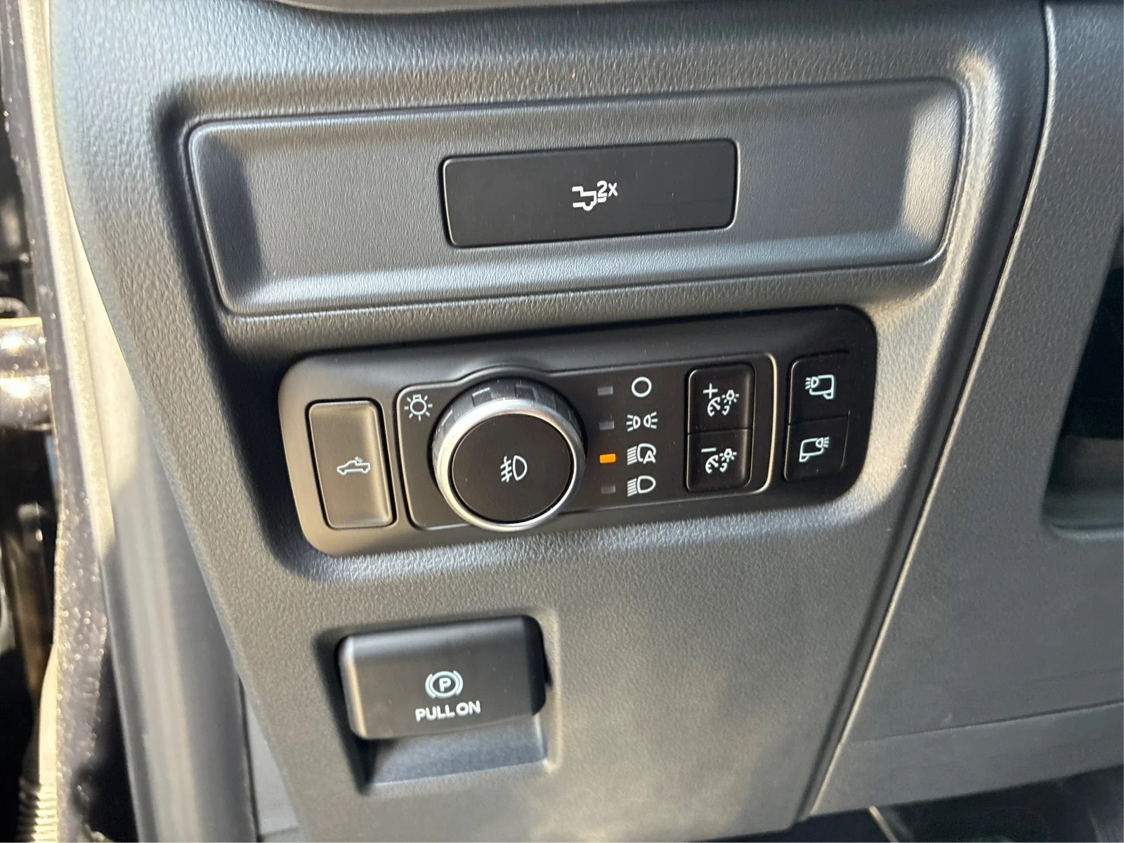 New 2026 Agate Black Metallic Ford XLT image 14