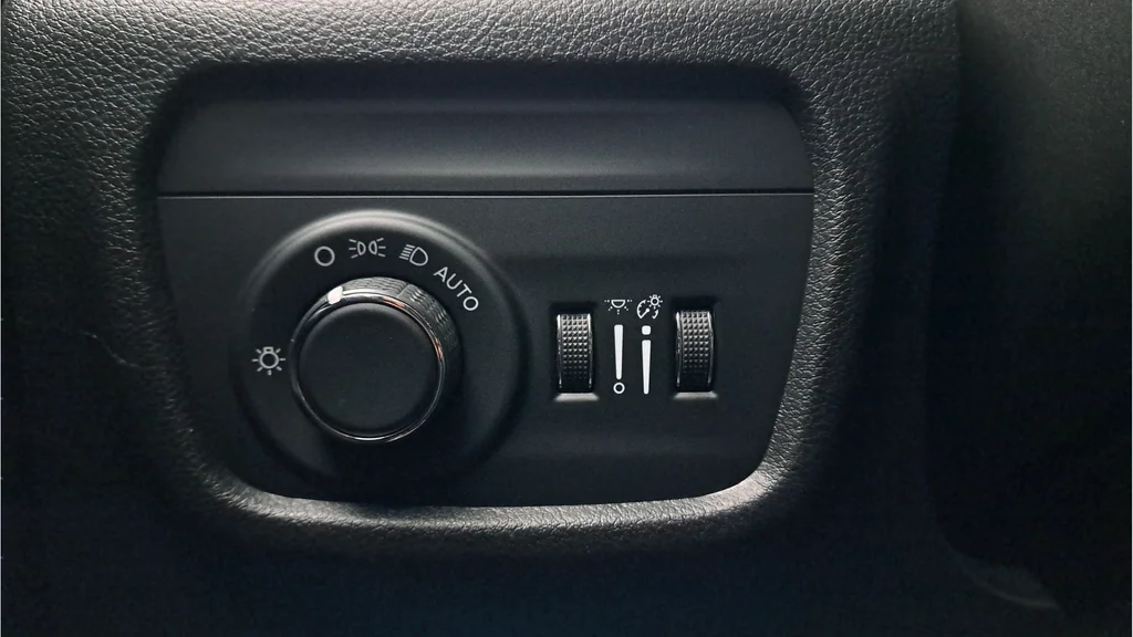 Used 2023 White Jeep Laredo image 23