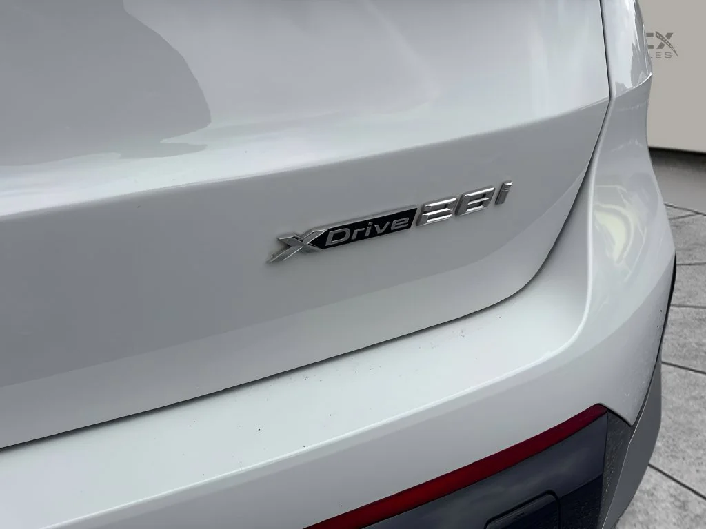 Used 2023 White BMW xDrive28i image 28