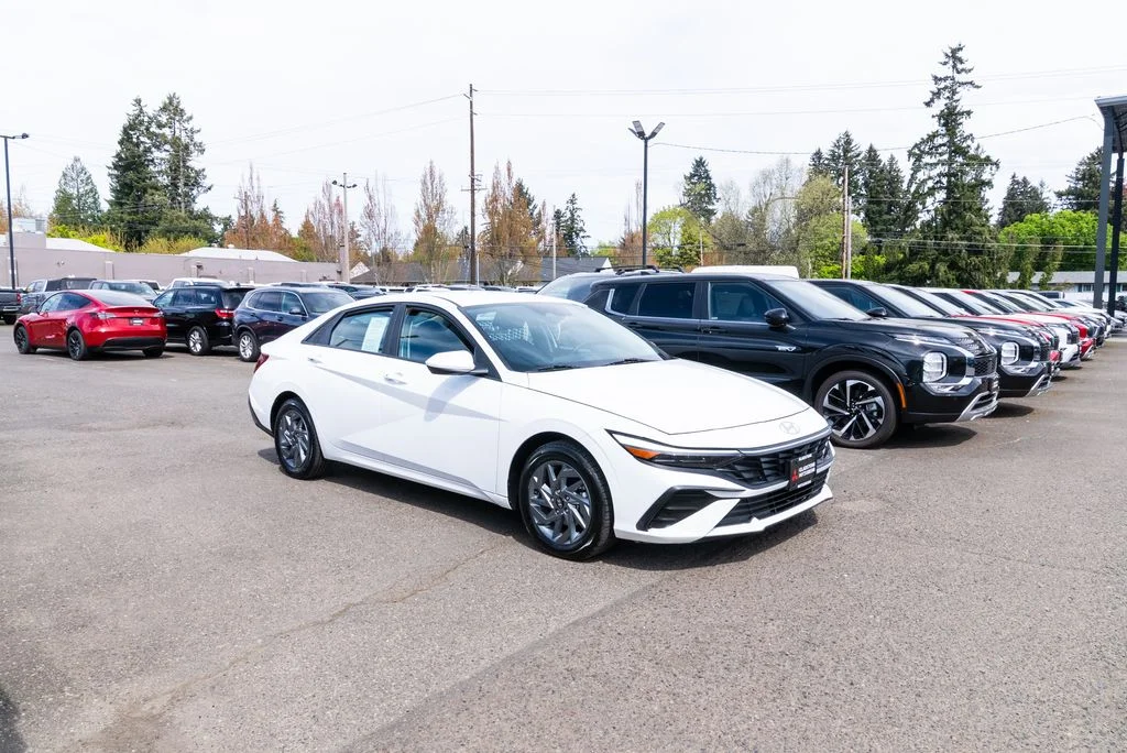 Used 2024 White Hyundai SEL image 26