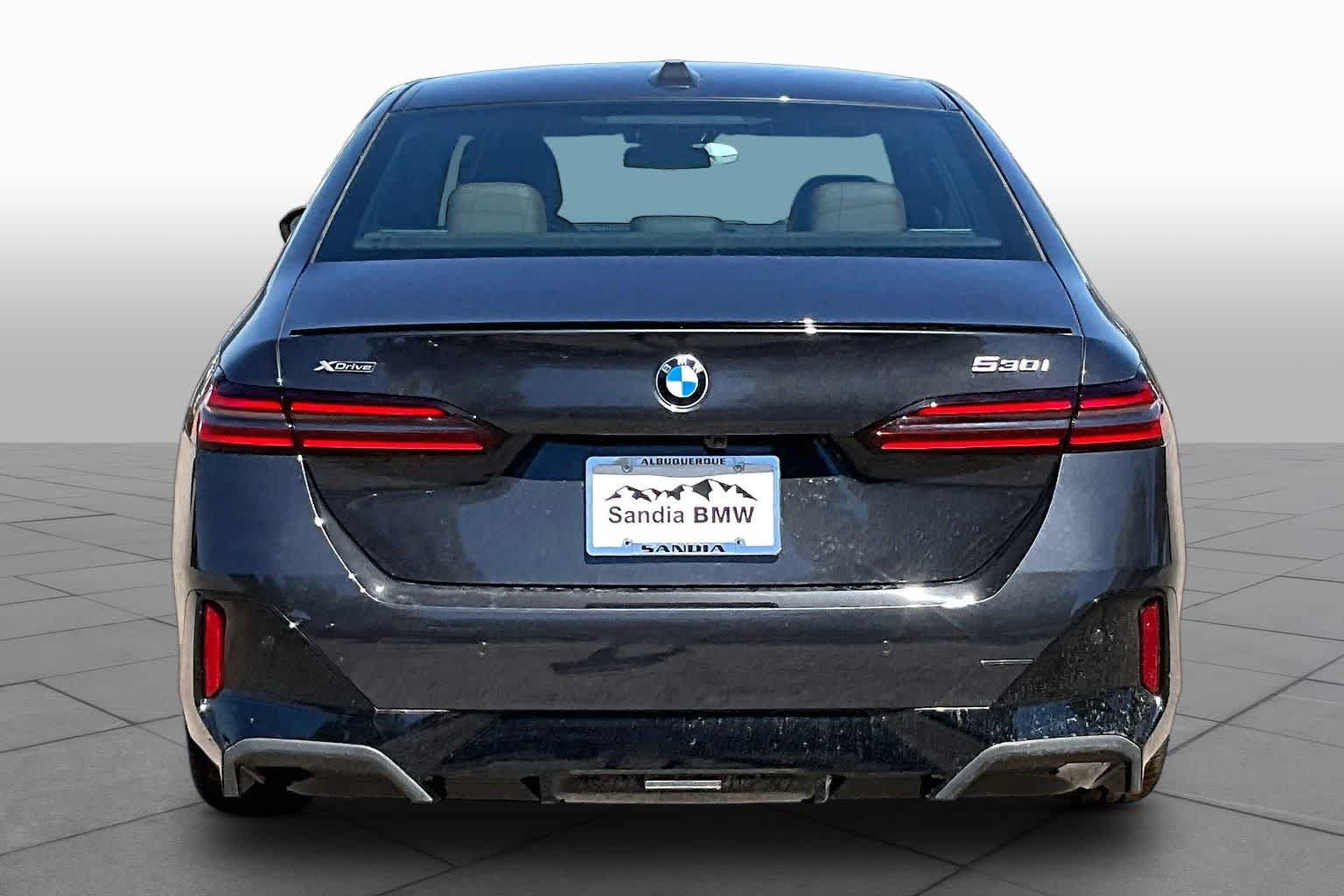 New 2027 Dark Graphite Metallic BMW 530i xDrive image 4