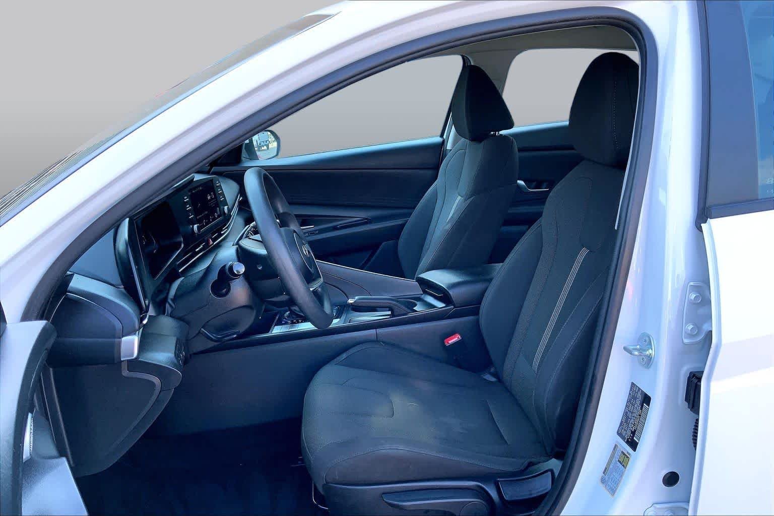 Used 2025 Serenity White Hyundai SE image 8