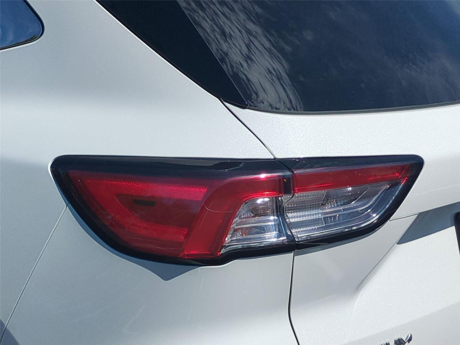 Used 2021 Star White Metallic Tri-Coat Ford Titanium image 13