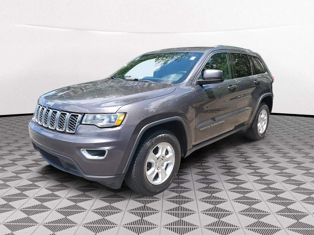Used 2017 Gray Jeep Laredo image 3