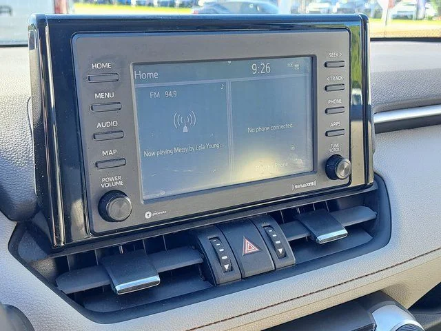 Certified Used 2020  Toyota XLE Premium image 16