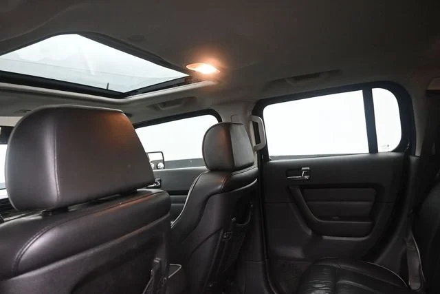 Used 2008 Black Hummer Luxury image 18