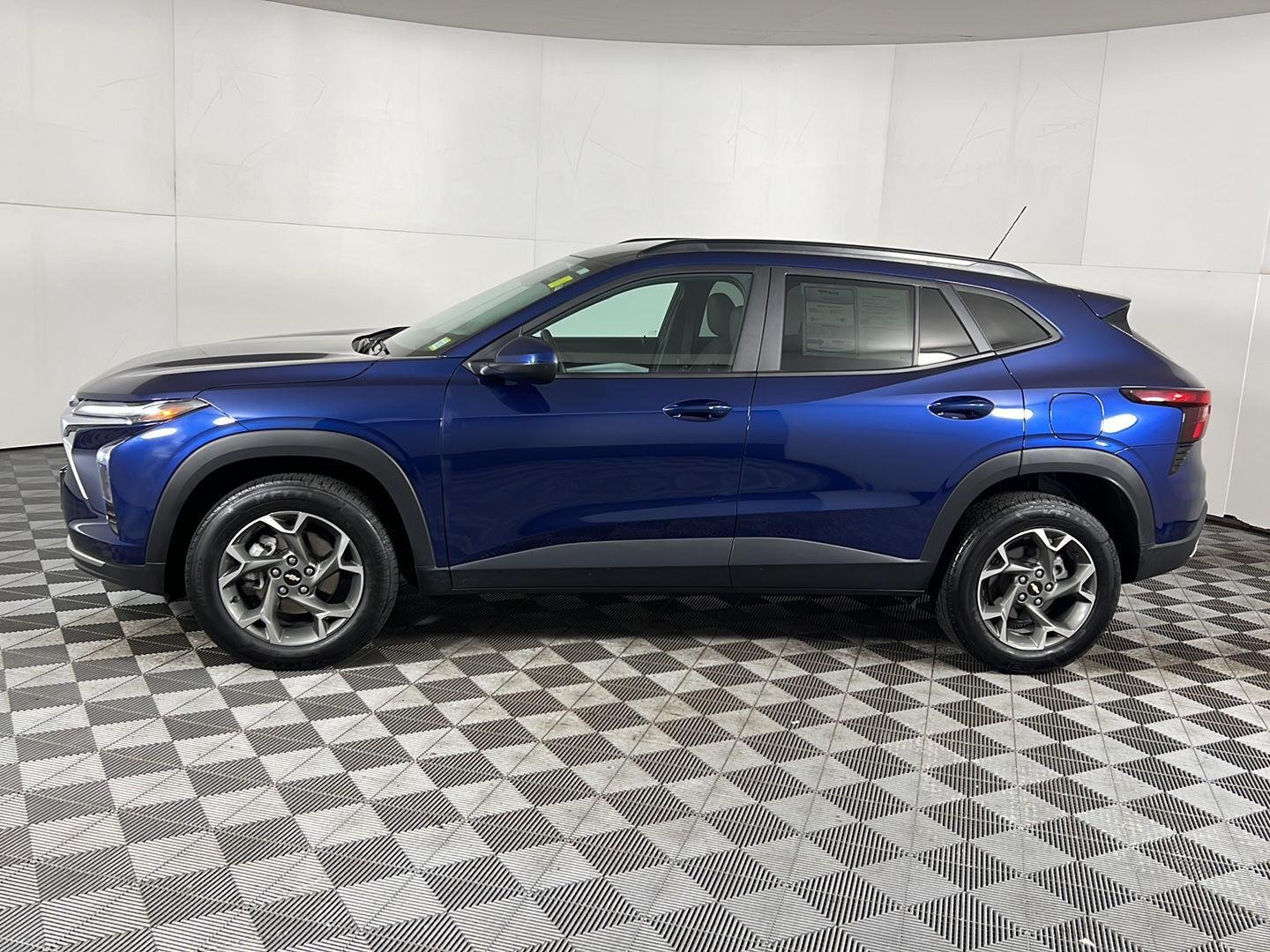 Used 2024 Blue Glow Metallic Chevrolet LT image 22