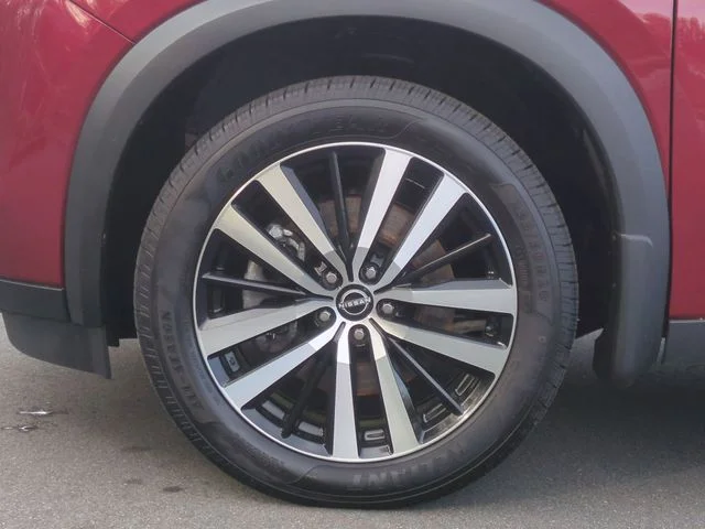Used 2023 Red Nissan Platinum image 19