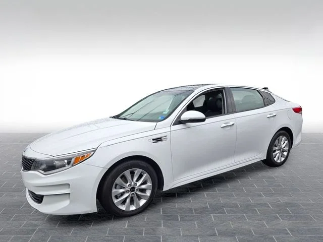 Used 2018 White Kia EX image 3