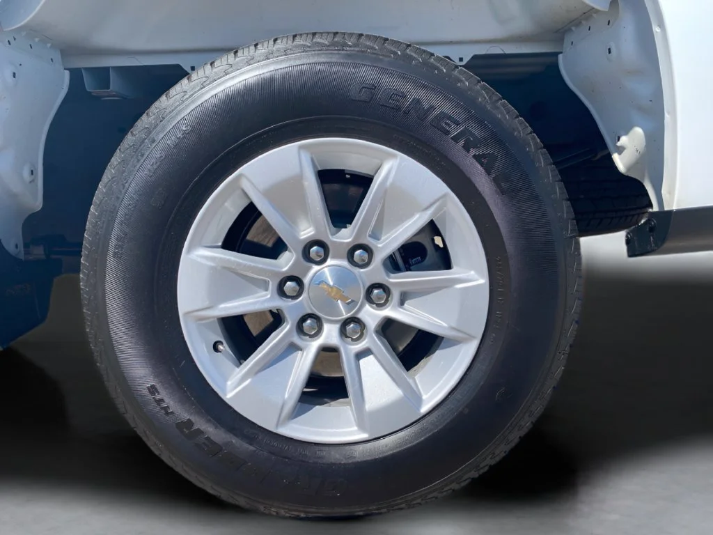 Used 2025 Summit White Chevrolet WT image 27