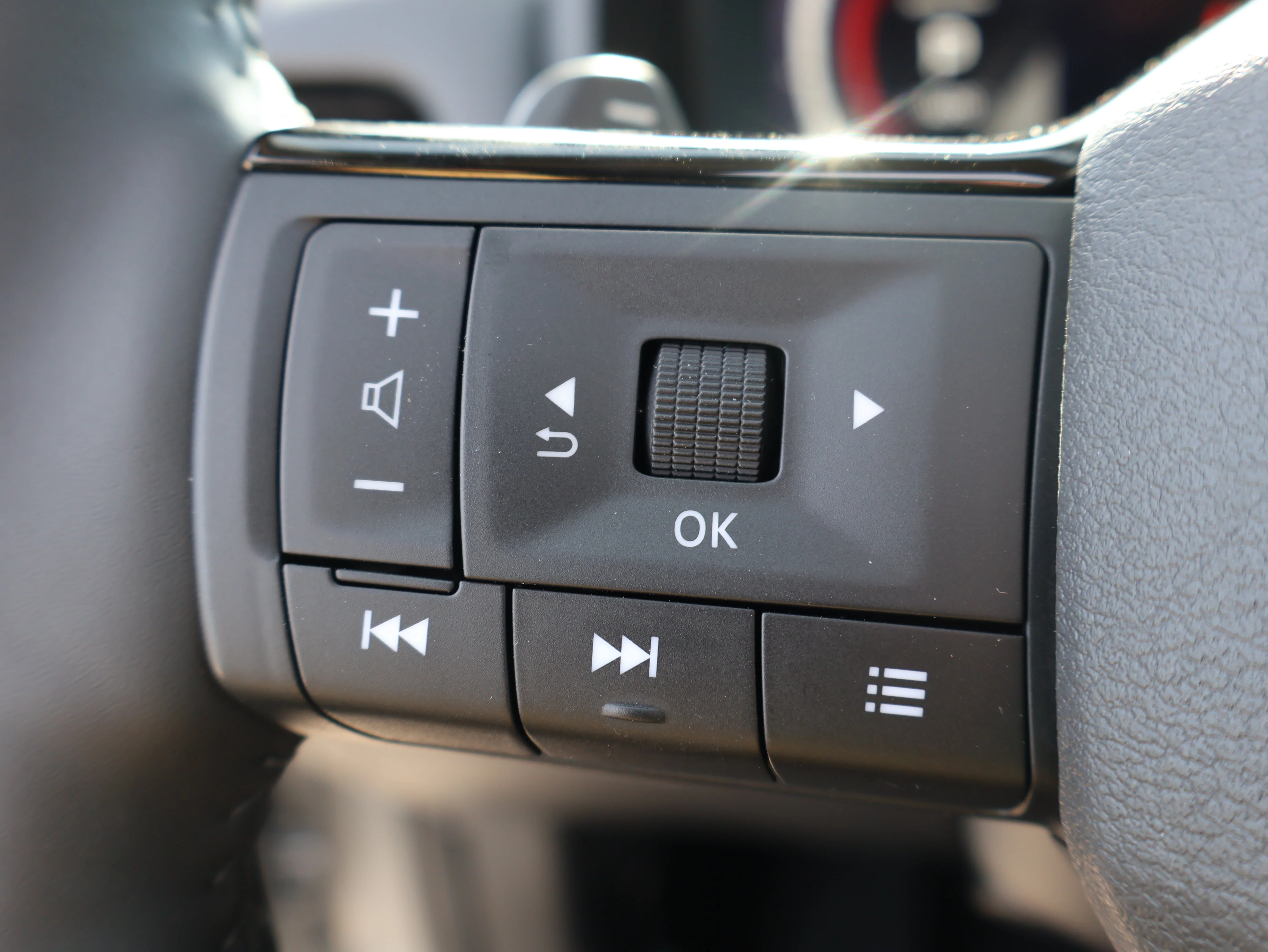 Used 2025 Gun Metallic Nissan SL image 32