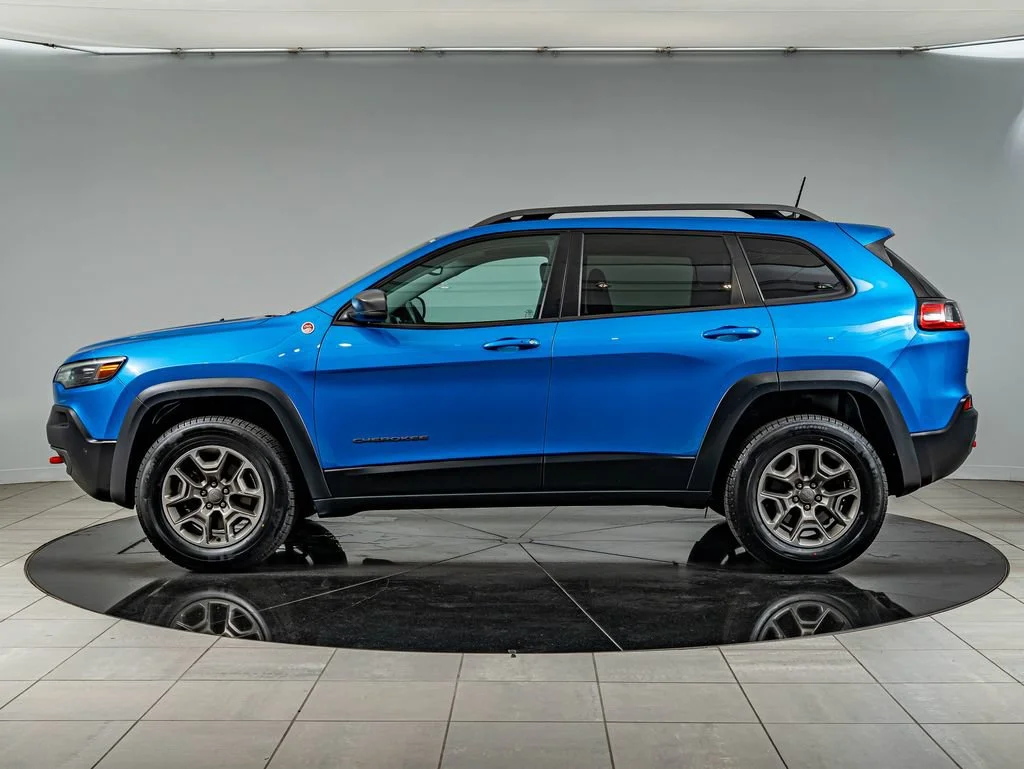 Used 2020 Hydro Blue Pearlcoat Jeep Trailhawk image 8