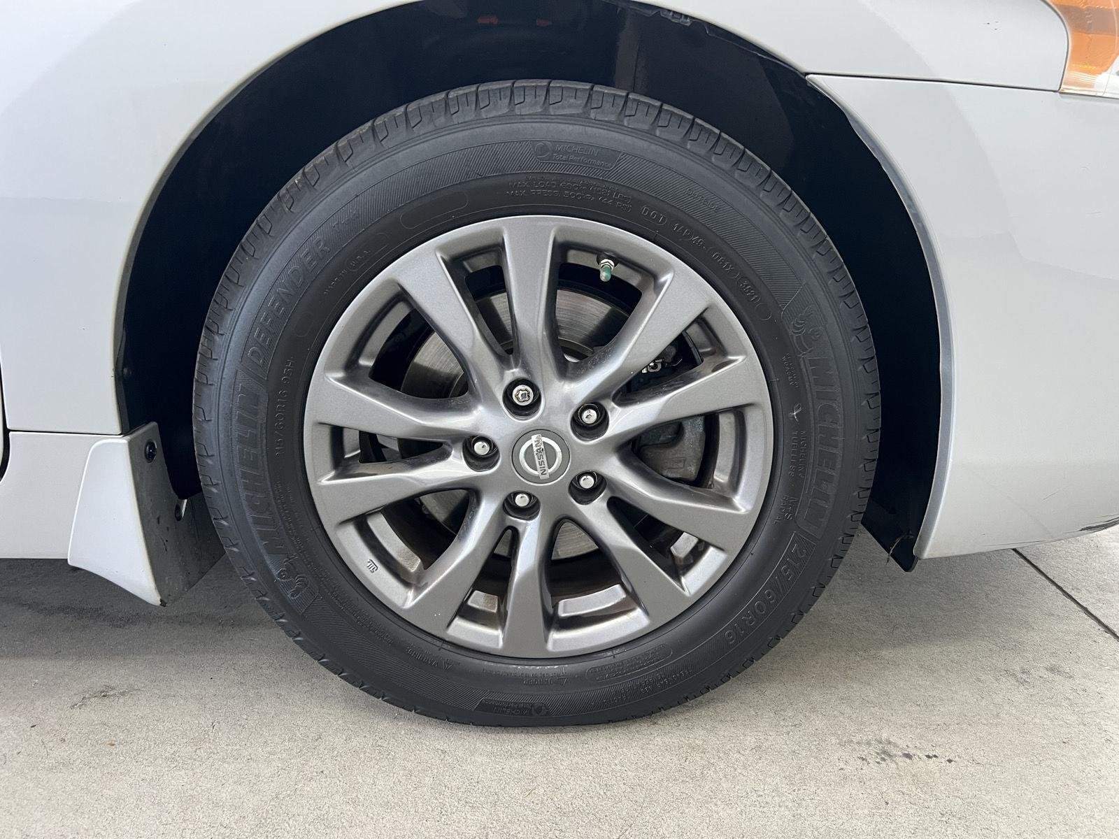Used 2015 Brilliant Silver Nissan 2.5 S image 8