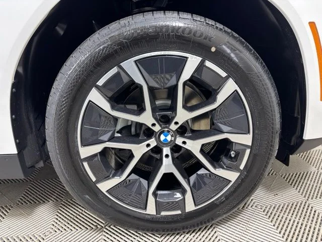 New 2026 Alpine White BMW 30 xDrive image 18
