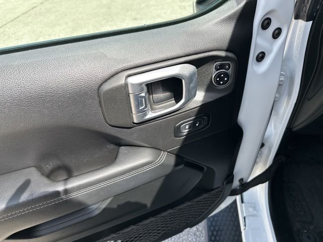 Used 2020 White Jeep Unlimited Sahara image 21