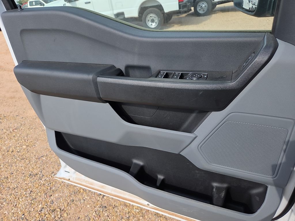 2025 Ford F-350 Super Duty Chassis Cab XL - Photo 19