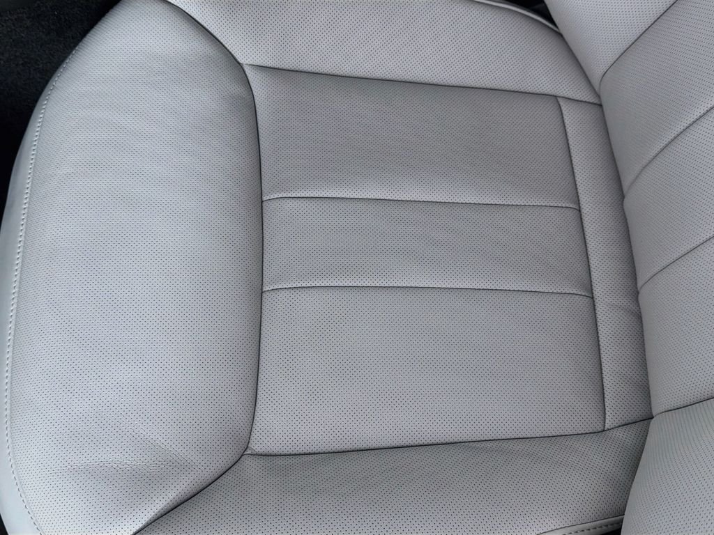 New 2026 Fuji White Land Rover Dynamic SE image 20