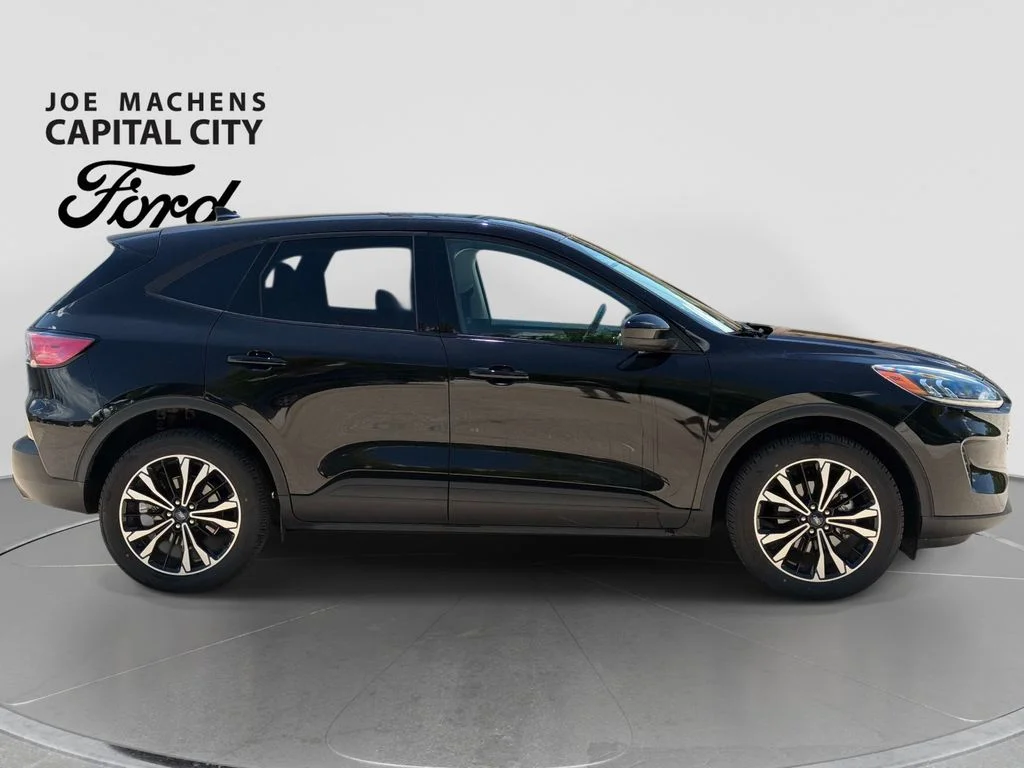 Used 2022 Agate Black Metallic Ford SE image 3