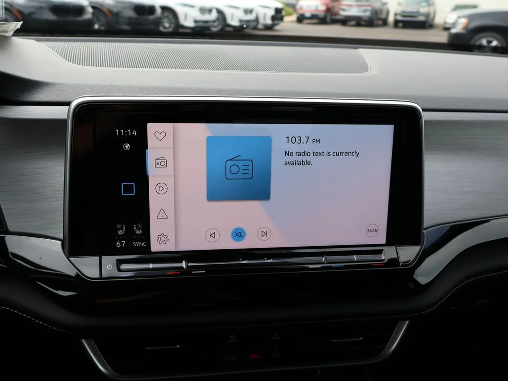 New 2026 Black Volkswagen 2.0T SE w/Technology image 25