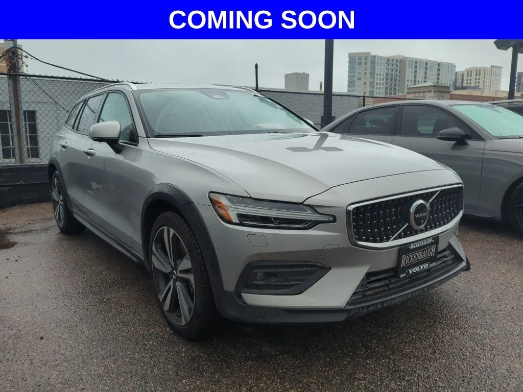 2025 Volvo V60 Cross Country B5 Plus AWD's photo