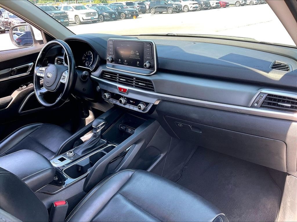 Used 2020 Snow White Pearl Kia LX image 13