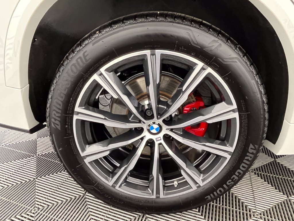 Used 2026 White BMW xDrive40i image 16