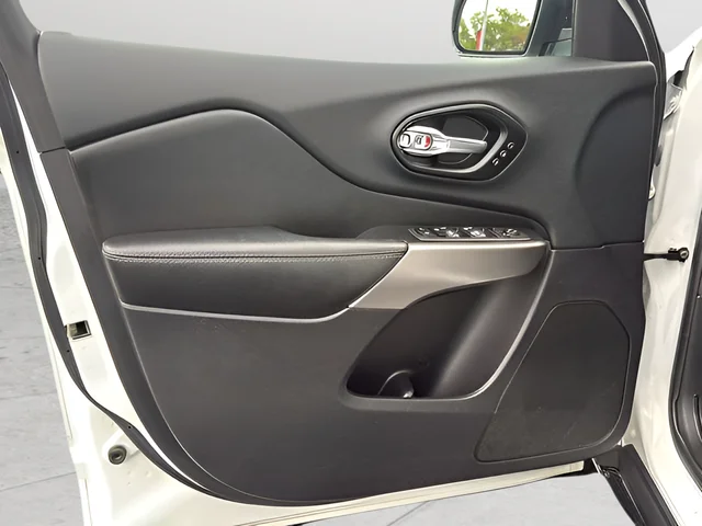 Used 2022 White Jeep Limited image 9
