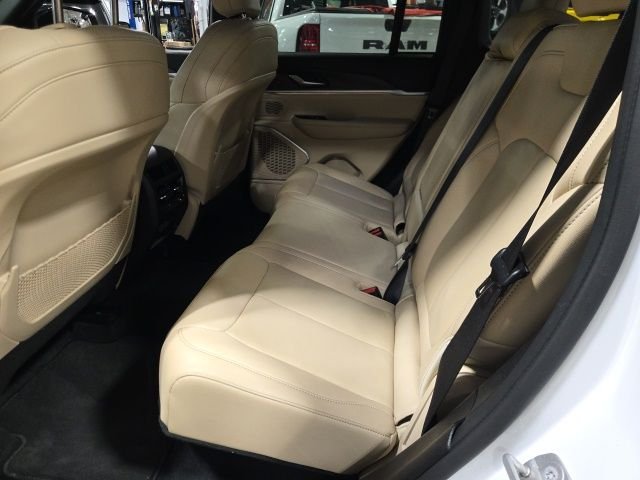 Used 2022 White Jeep 4xe image 12