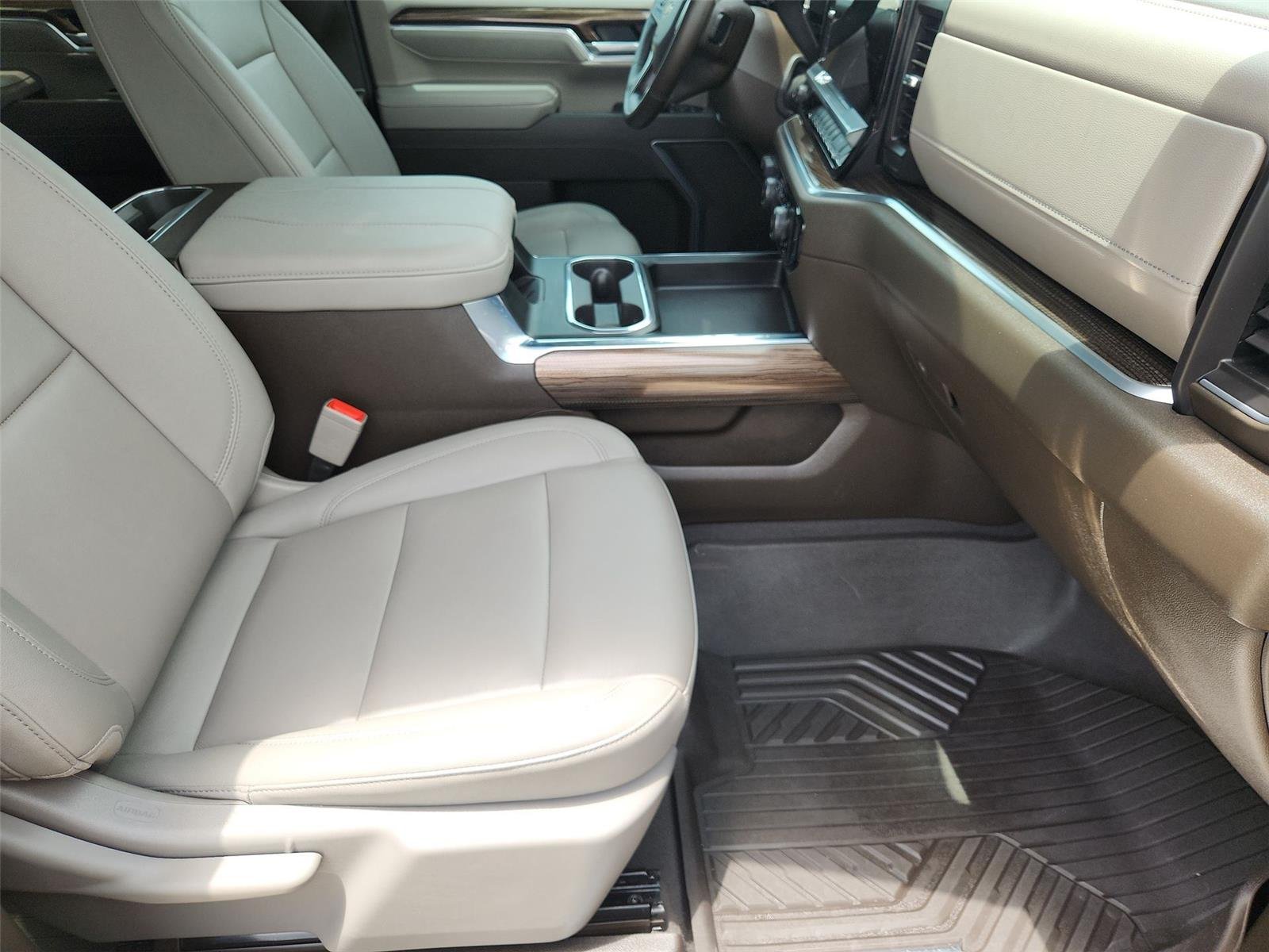 Used 2025 Black Chevrolet LT image 25