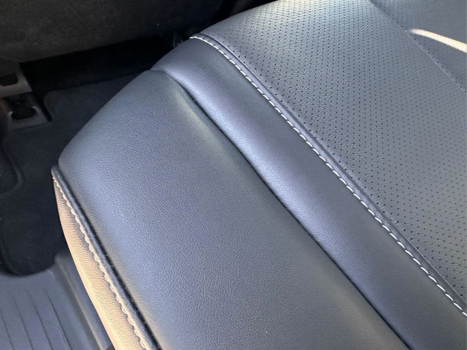 Used 2023 Warm Titanium INFINITI LUXE image 13