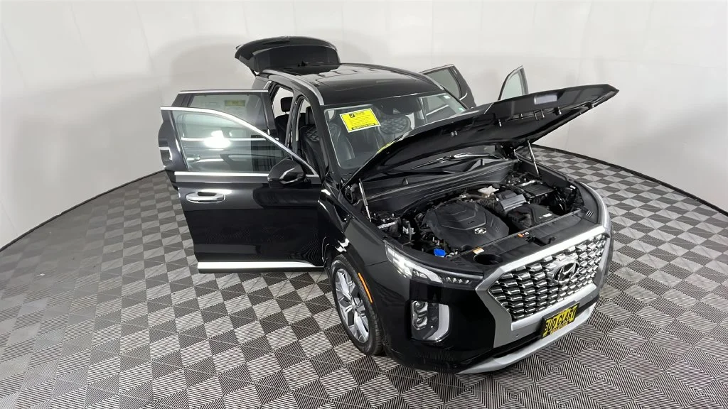 Used 2021 Black Hyundai Limited image 6