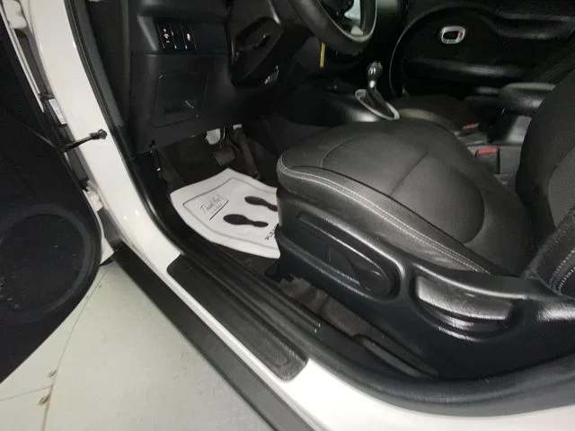 Used 2018 White Kia Plus image 12